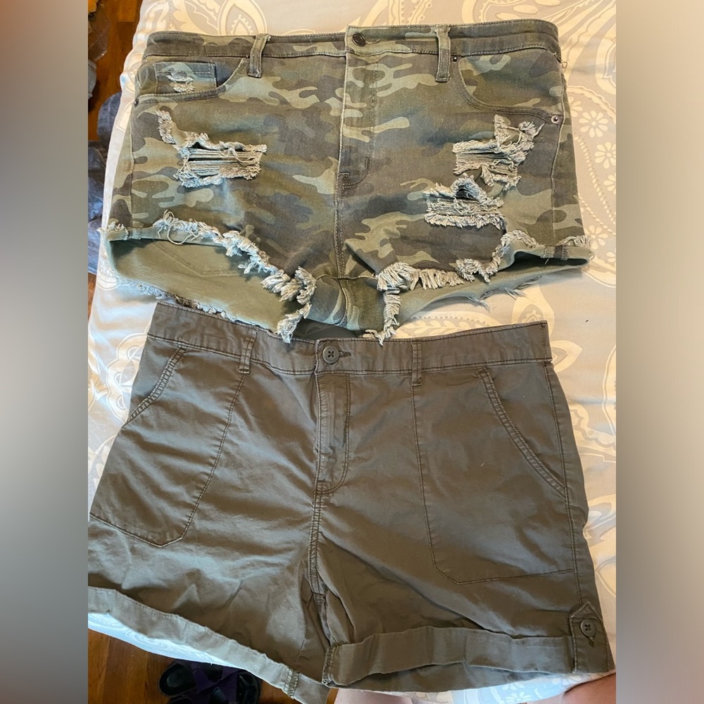 Mossimo High-Rise Shorts 14/32 Camo Distressed + Social Standard Olive shorts XL